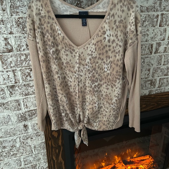 Cream leopard top - Picture 1 of 3